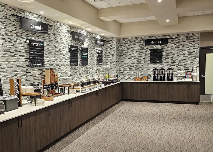 Holiday Inn & Suites Farmington Hills - Detroit Nw By Ihg
