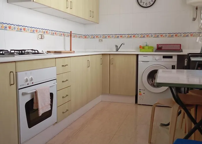 One-Bedroom Flat 200M From The Beach