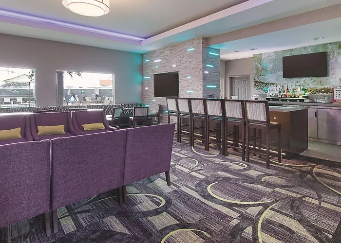 La Quinta By Wyndham Arlington North 6 Flags Dr
