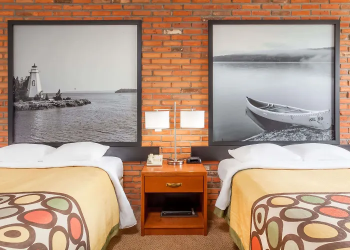 Super 8 By Wyndham Sudbury On