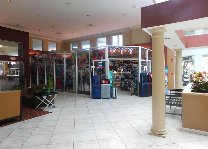 Ramada By Wyndham Kissimmee Gateway - Free Theme Park Shuttle