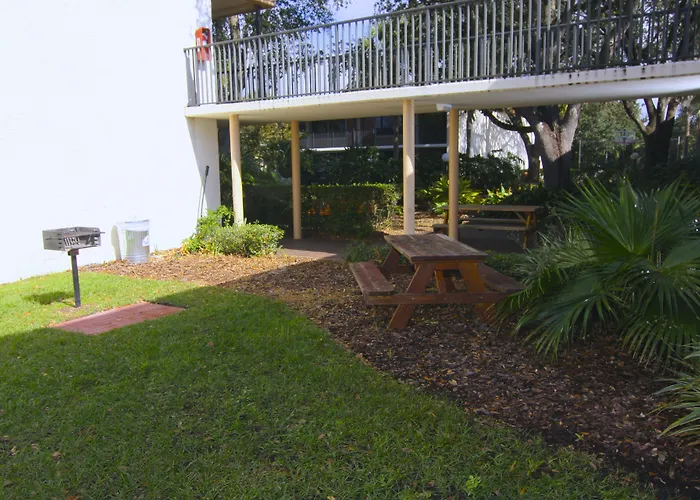 Ramada By Wyndham Kissimmee Gateway - Free Theme Park Shuttle