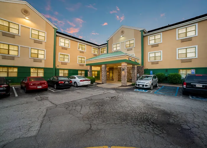 Hometowne Studios By Red Roof St. Louis - Airport/ N Lindbergh