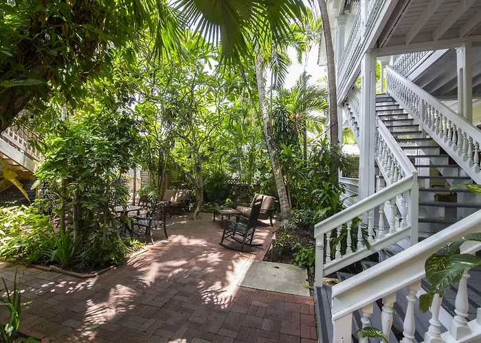 Island City House