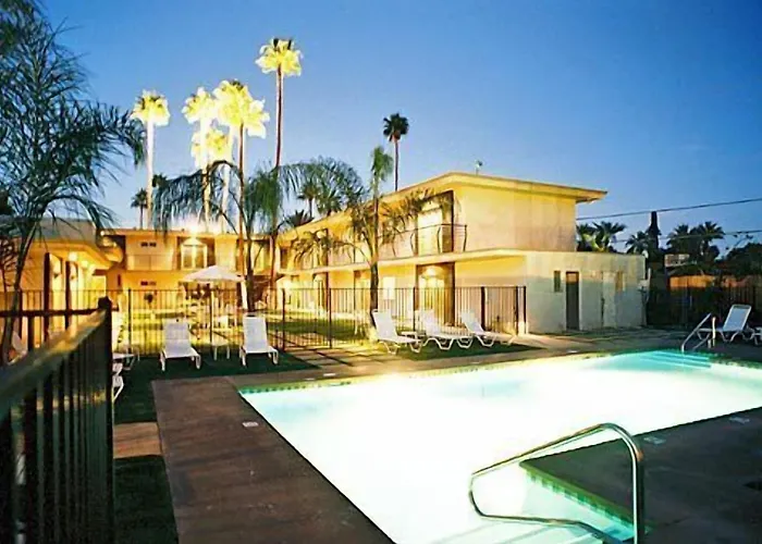 7 Springs Inn & Suites