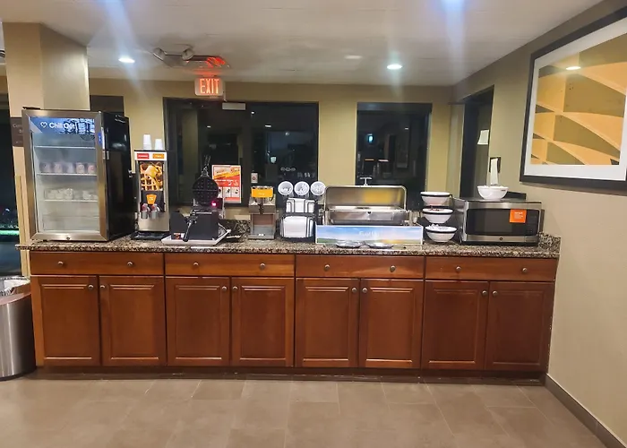 Comfort Inn & Suites Leeds I-20