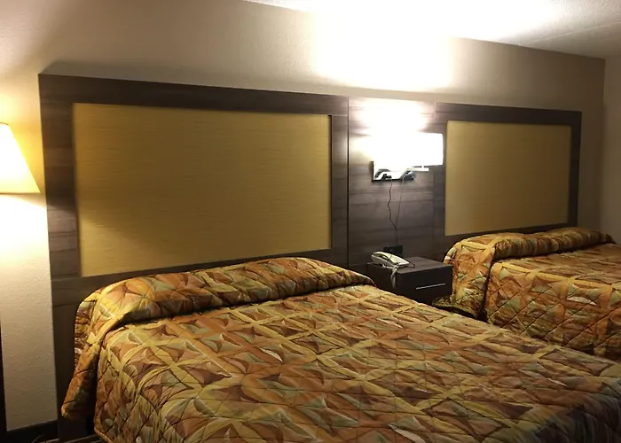 Redwood Inn - White Hall