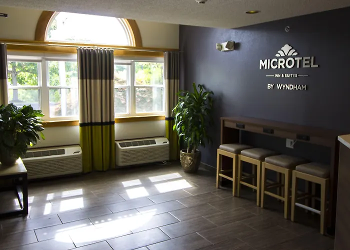Microtel By Wyndham Victor