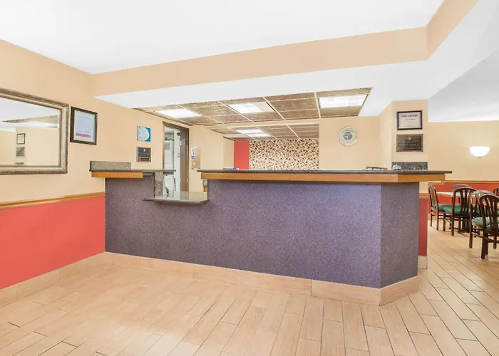 Super 8 By Wyndham Marshalltown