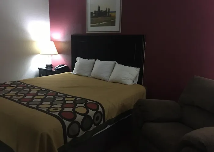 Super 8 By Wyndham New Castle