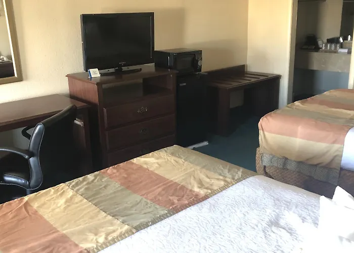 Relax Inn Perry National Fairgrounds Area I-75