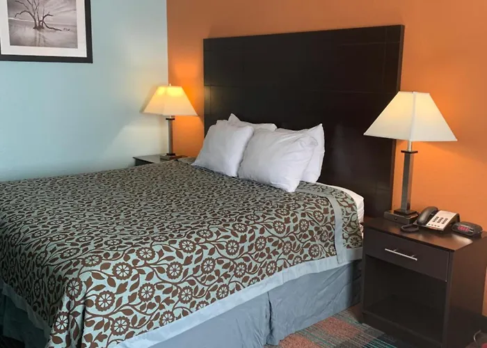 Days Inn By Wyndham Greenwood Sc