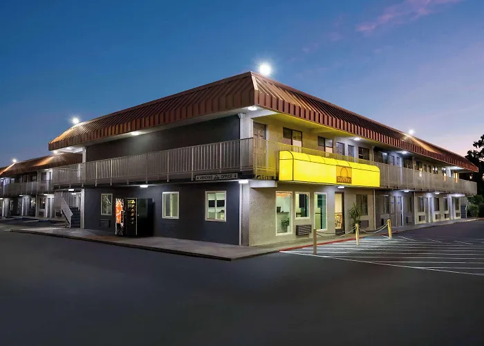 Days Inn By Wyndham Fresno South