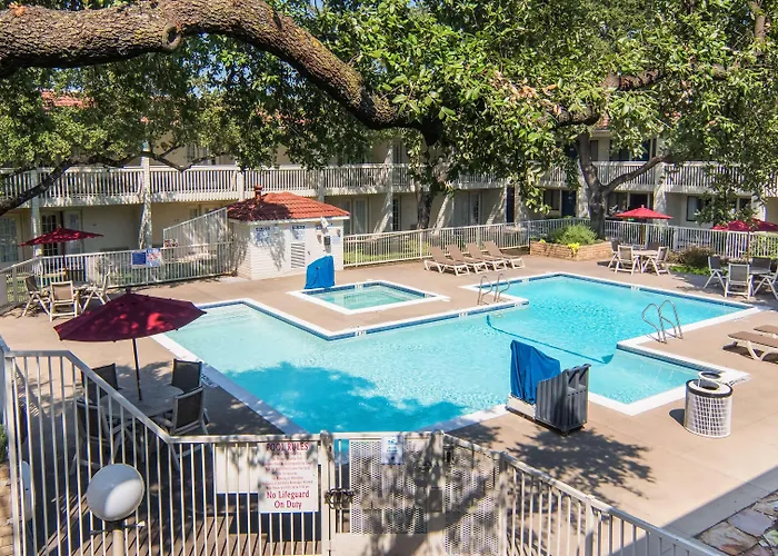 Motel 6-Addison, Tx - Dallas