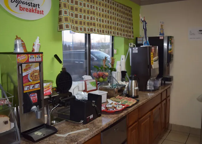 Super 8 By Wyndham Saginaw