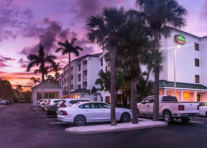 Courtyard By Marriott - Naples
