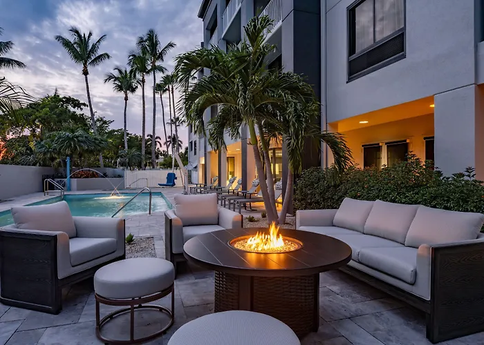 Courtyard By Marriott - Naples