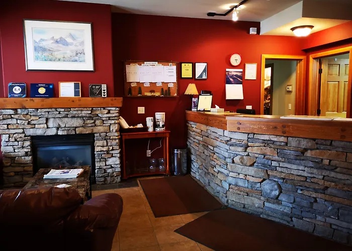 Canadian Rockies Chalets By Trilink - 2 & 3 Bedroom Condos - Self Check-In - Walking Distance To Downtown - Free Parking - Pet-Friendly - No Ac
