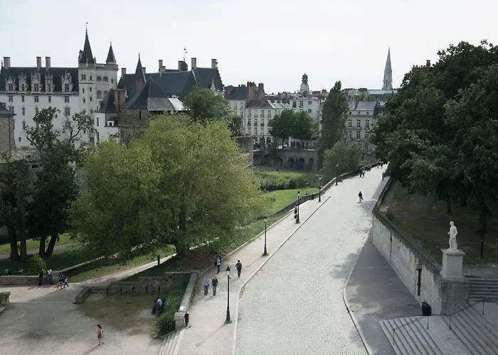 LHotel - face au château - boutique hôtel et séminaires