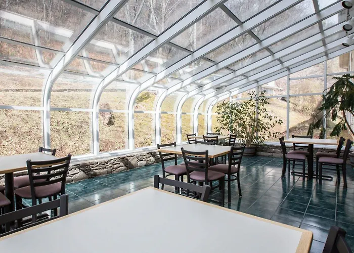 Super 8 By Wyndham Cherokee