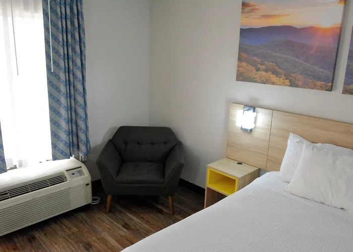 Days Inn By Wyndham Oak Grove/Ft. Campbell