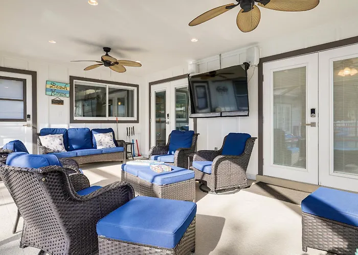 Luxe Jupiter Home W/ Pool House, Near Golf & Beach