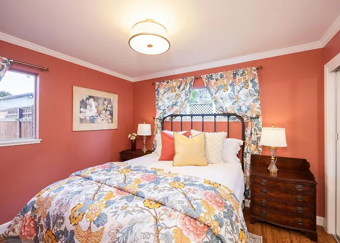 Charming Garden Cottage- Steps To Historic Old Town Half Moon Bay