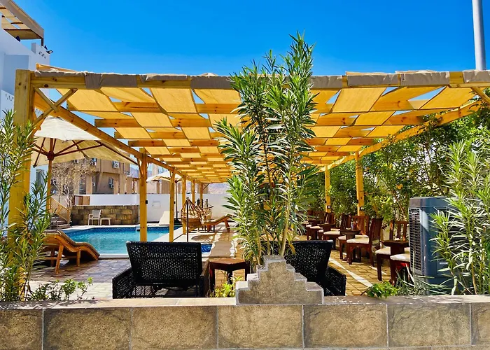 Dolphina hotel&Restaurant