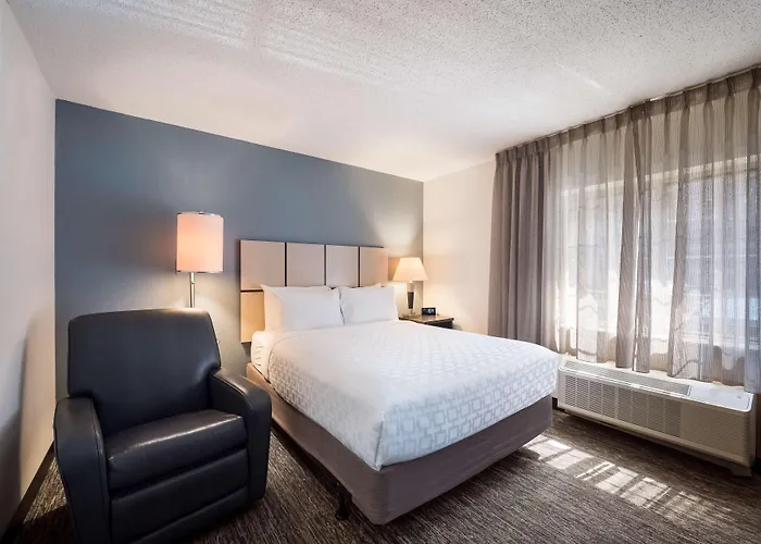 Sonesta Simply Suites Detroit Troy