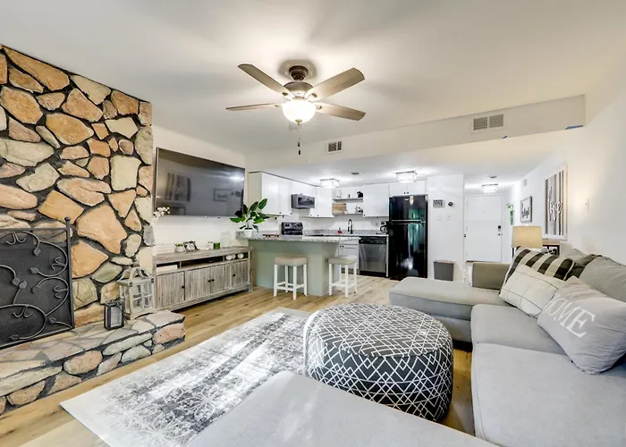 Sevierville Condo W/ Balcony + Pool Access!