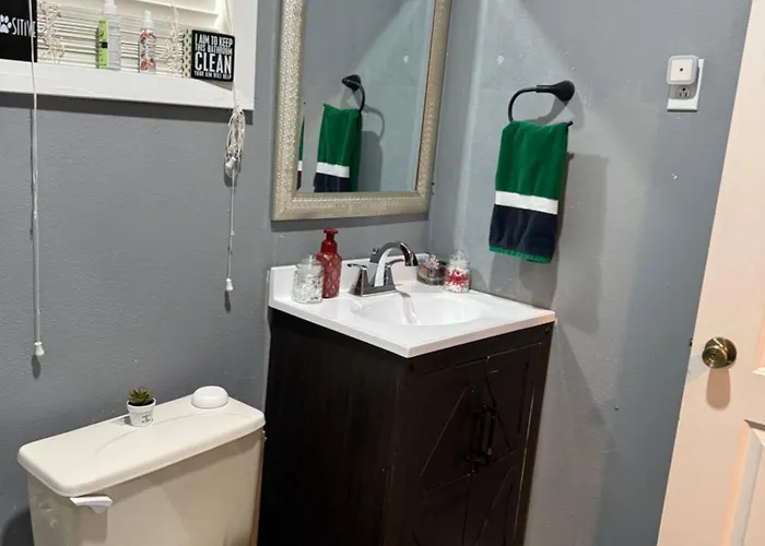 Man Cave Apartment Queen Sz Bed 17 Min From Town