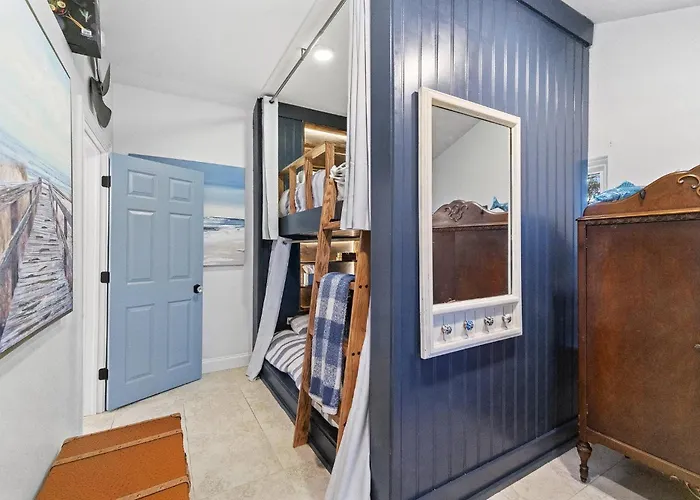 Margate Home With Large Outdoor Kitchen