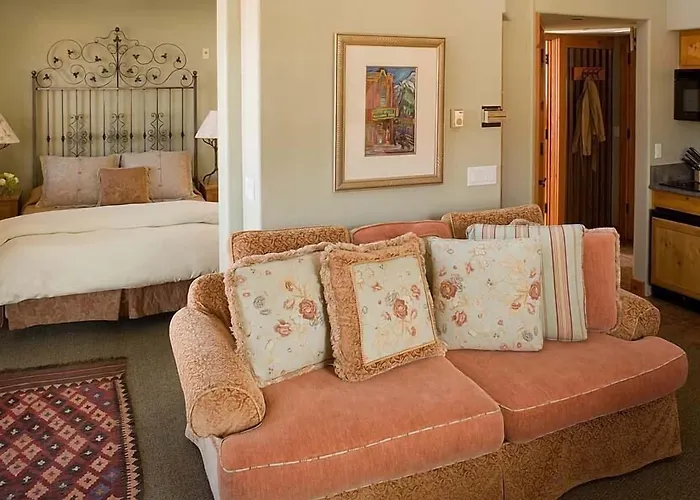 Inn At Lost Creek