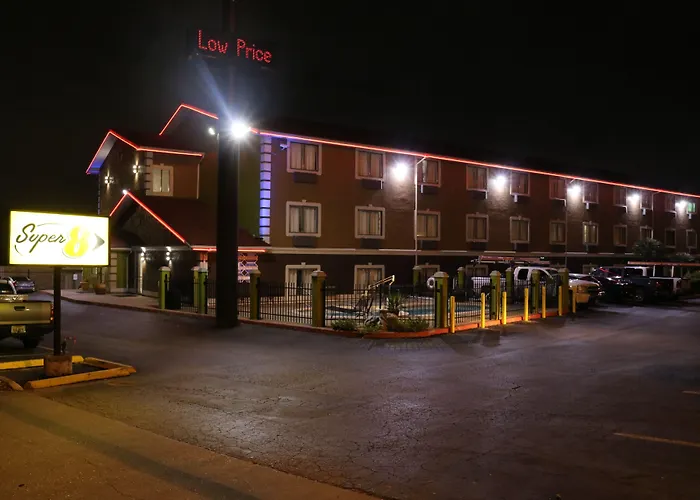 Super 8 By Wyndham San Antonio/I-35 North Hotel