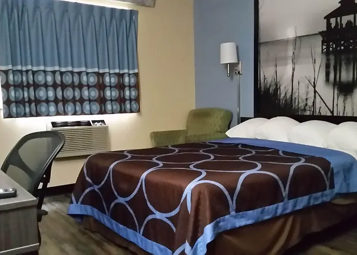 Super 8 By Wyndham Greenville