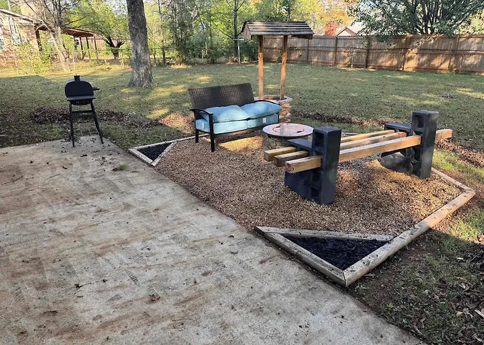 Decatur Chic Family Home With Pool Table