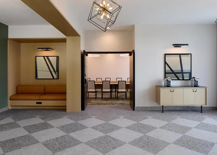 Hyatt Place Montreal Airport
