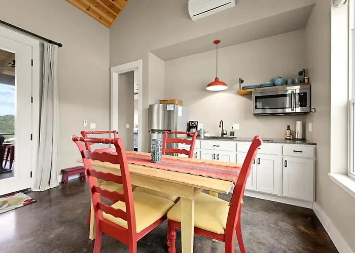 Beautiful Pet-Friendly Cottage With Outdoor Fireplace For A Wonderful Escape In Nature Near Austin, Texas