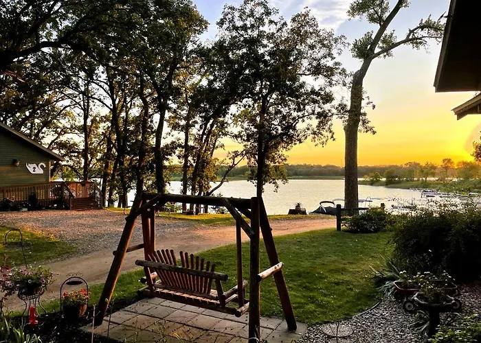 Minnesota Glamping Retreat In Lakeside Cabin For 6 In Fergus Falls