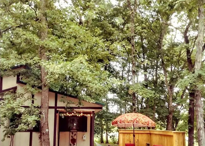 Cozy Wood Shed Tiny House Near Old Hickory Lake W/ Full Kitchen, Fire Pit & Breakfast