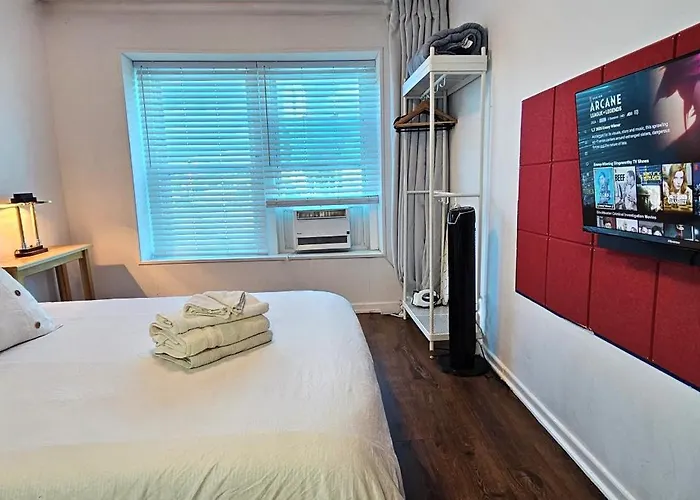 Great Location -Mural, Barn And Corridor -1 Bed 1Bath Apartments!