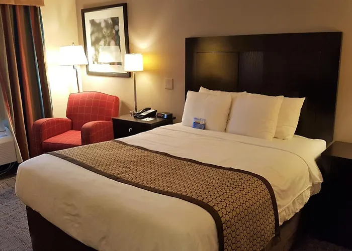 Baymont By Wyndham Belleville Airport Area Free Airport Shuttle