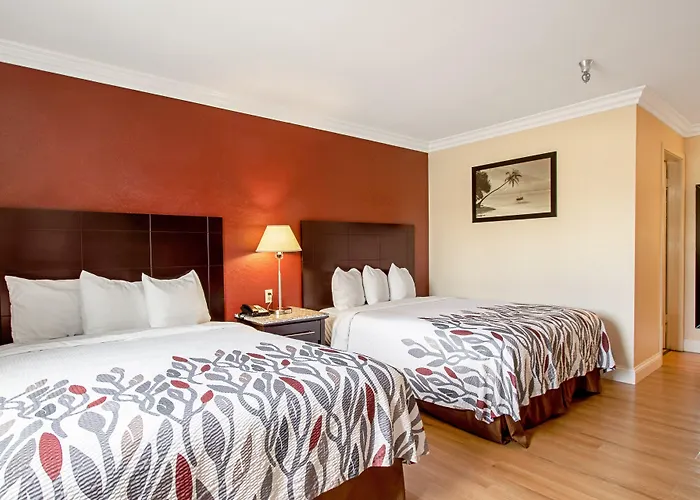 Red Roof Inn & Suites Monterey