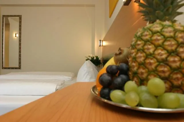 Memphis Hotel