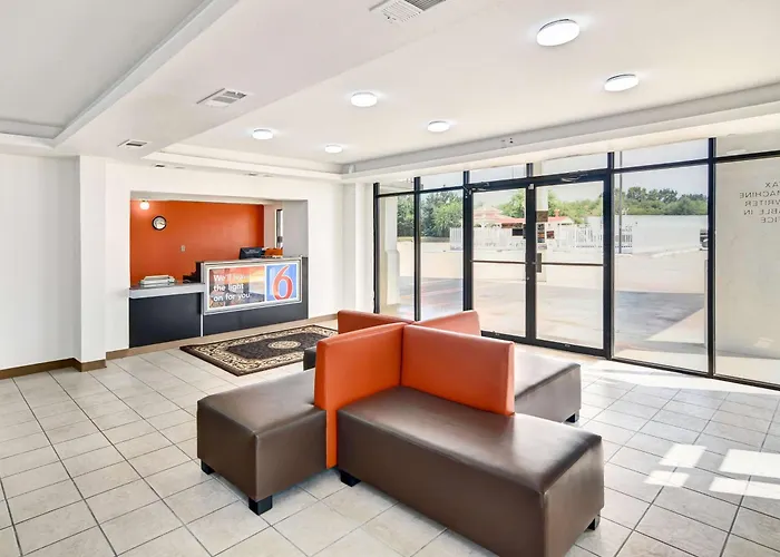Motel 6-Lindale, Tx