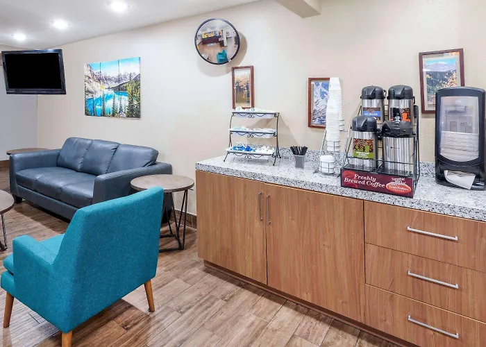 Days Inn & Suites By Wyndham Greeley
