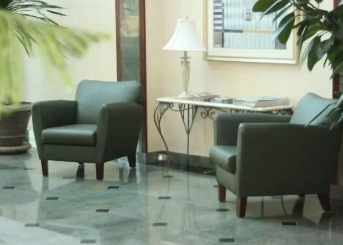 Maron Hotel & Suites