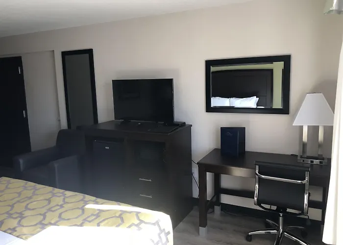 Baymont By Wyndham Phoenix I-10 Near 51St Ave