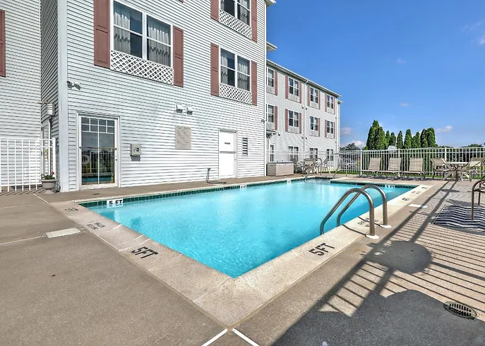 Lancaster Inn & Suites