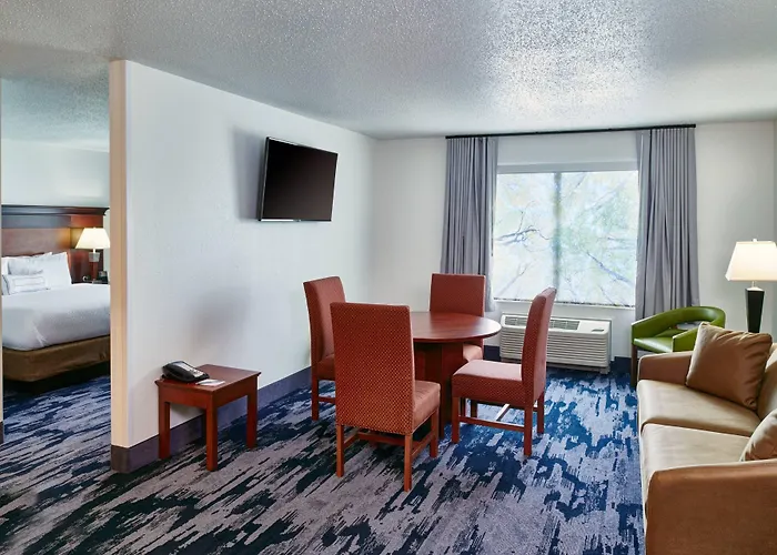 Fairfield Inn & Suites Detroit Livonia